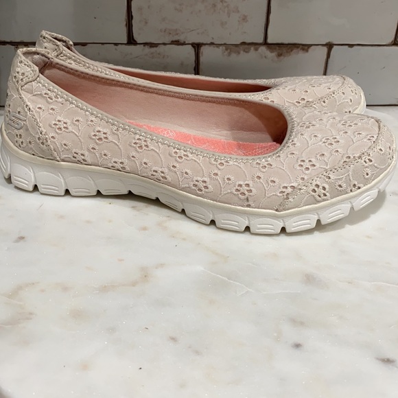 Skechers Eyelet Lace Shoes - Picture 4 of 5